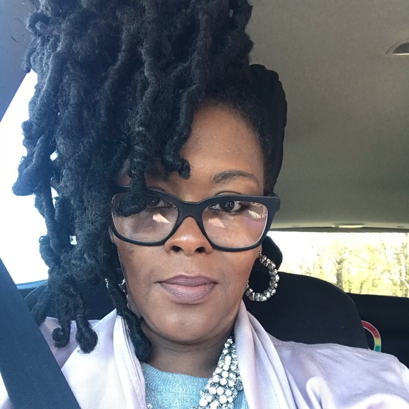 Meet your Posher, Nena - Picture 1 of 2